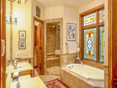 Luxury and One Block From Little Nell Hotel Sleeps 12